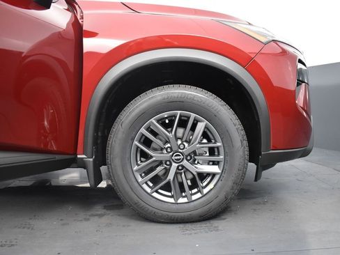 Used 2025 Nissan Rogue S FWD image 6