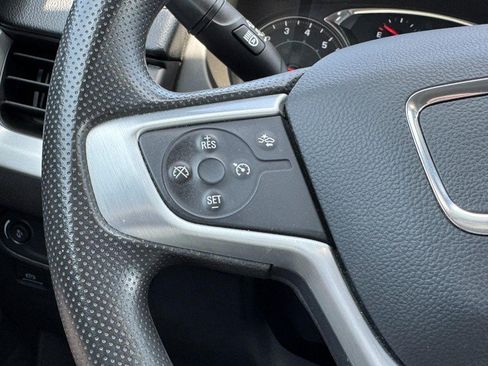 Used 2022 GMC Terrain SLE w/ Driver Convenience Package FWD image 16
