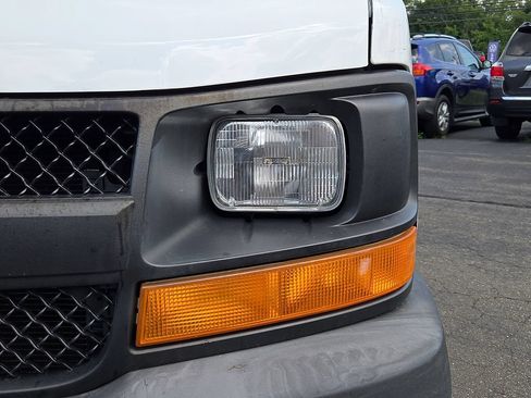 Used 2010 Chevrolet Express 1500 RWD image 14