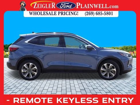 Used 2023 Ford Escape Platinum image 6