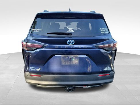 Used 2024 Toyota Sienna XLE w/ XLE Plus Package AWD/4WD image 14