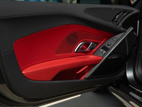 Used 2018 Audi R8 V10 RWD image 30