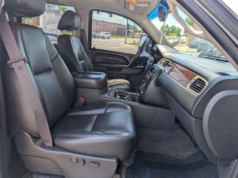 Used 2012 GMC Sierra 2500 Denali w/ Suspension Package, Off-Road AWD/4WD image 17