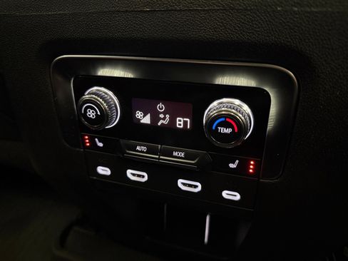 Used 2024 GMC Yukon XL Denali AWD/4WD image 26