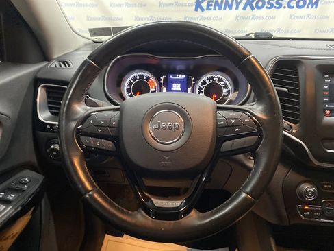 Used 2019 Jeep Cherokee Latitude Plus AWD/4WD image 27