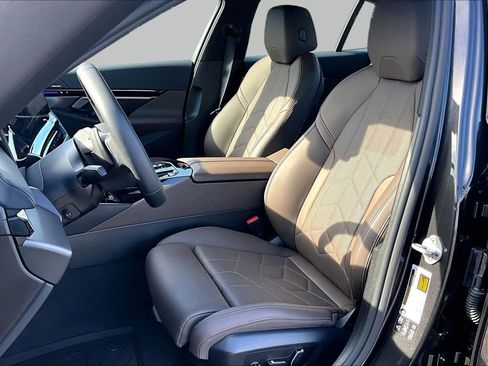 Used 2025 BMW 530i xDrive w/ Premium Package AWD/4WD image 22