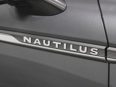 Used 2022 Lincoln Nautilus Reserve w/ Equipment Group 201A image 12