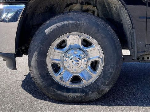 Used 2024 RAM 2500 Tradesman w/ Chrome Appearance Group AWD/4WD image 7