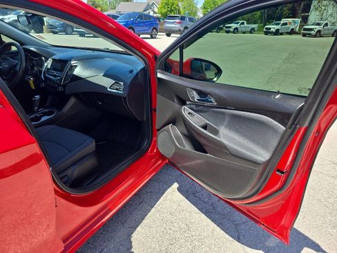 Used 2019 Chevrolet Cruze LS w/ LS Convenience Package FWD image 39