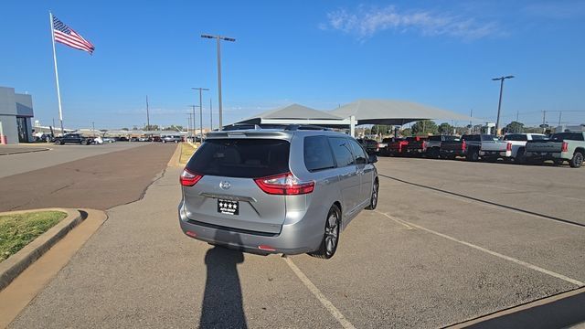 Used 2018 Toyota Sienna Limited FWD image 6