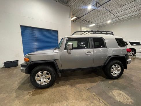 Used 2010 Toyota FJ Cruiser 4WD image 6