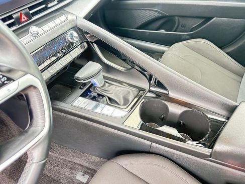 Used 2025 Hyundai Elantra SEL image 43