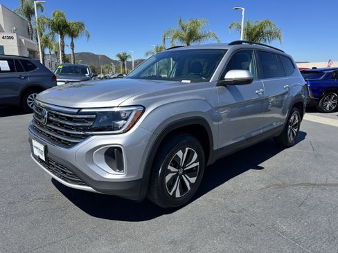 Used 2026 Volkswagen Atlas SE FWD image 4