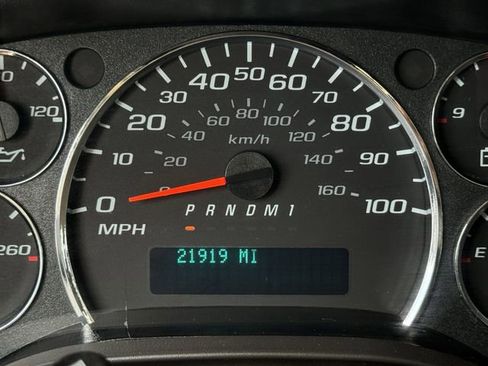 Used 2024 Chevrolet Express 2500 w/ Driver Convenience Package RWD image 12