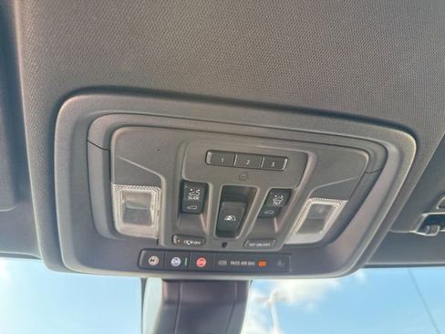 Used 2021 Chevrolet Silverado 1500 High Country w/ Technology Package image 34