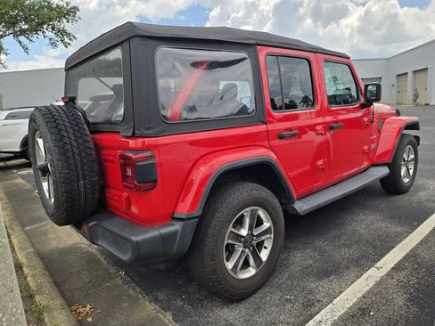 Used 2018 Jeep Wrangler Unlimited Sahara AWD/4WD image 4