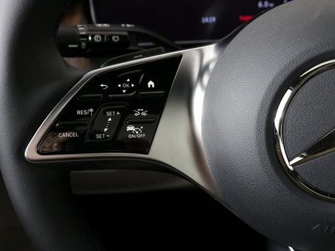 Used 2025 Mercedes-Benz GLC 350e 4MATIC image 19