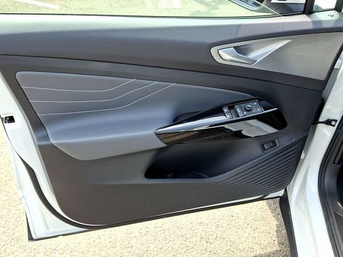 Certified 2025 Volkswagen ID.4 Pro S RWD image 10