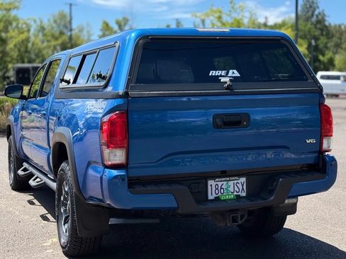 Used 2017 Toyota Tacoma TRD Off-Road AWD/4WD image 3