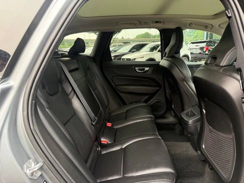 Used 2021 Volvo XC60 T5 Momentum w/ Premium Package AWD/4WD image 30