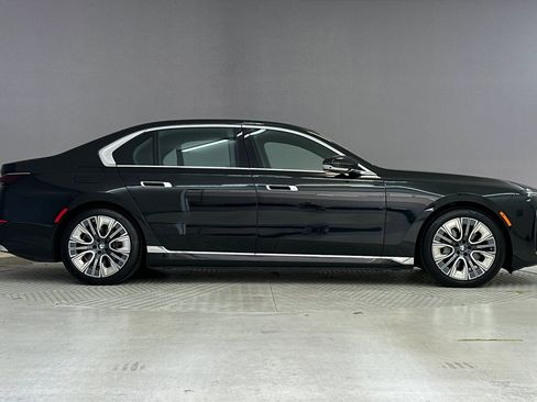 Used 2024 BMW i7 xDrive60 AWD/4WD image 7