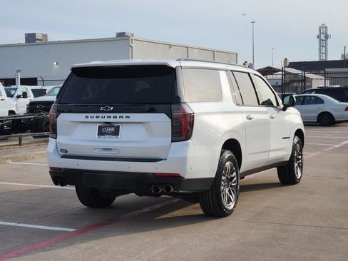 Used 2025 Chevrolet Suburban Z71 image 14