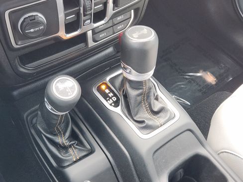 Used 2022 Jeep Wrangler Unlimited Sahara image 25