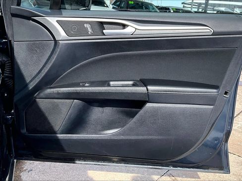 Used 2020 Ford Fusion SE image 23