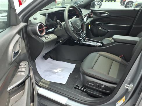 New 2026 Chevrolet Trax RS w/ Sunroof Package FWD image 9