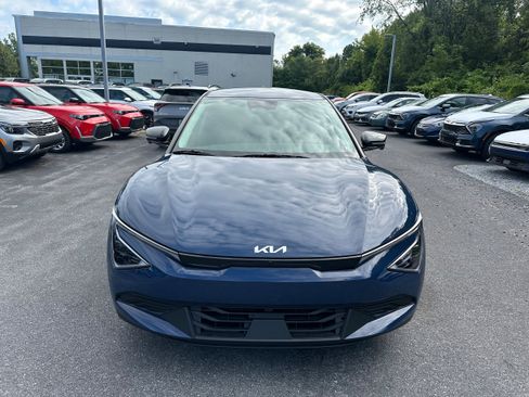 New 2025 Kia EV6 Light w/ Light LR Technology Package image 2