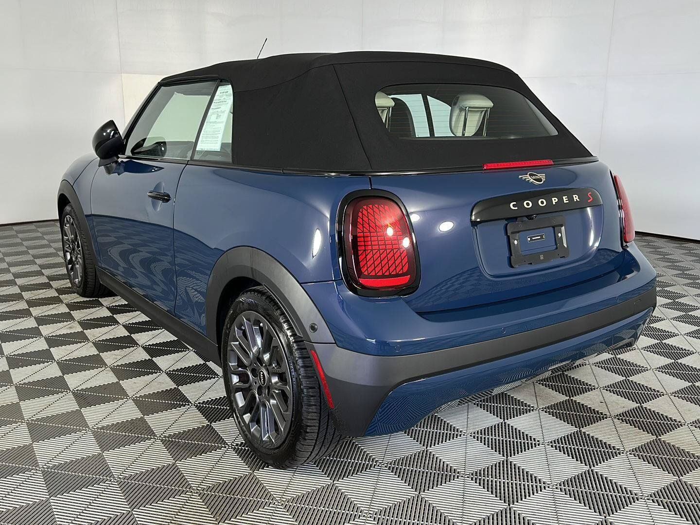 Used 2026 MINI Cooper S FWD image 9