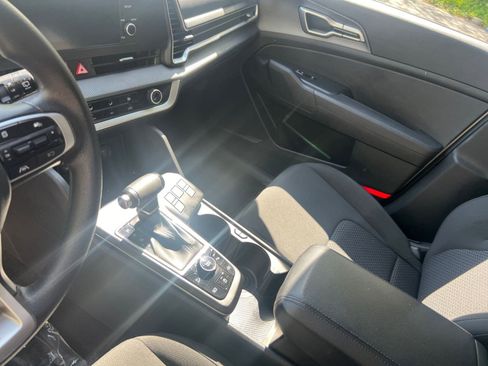 Used 2025 Kia Sportage LX image 36