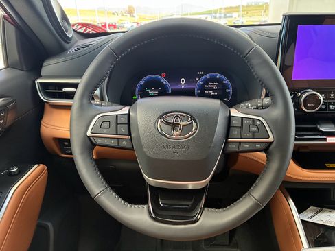 New 2026 Toyota Highlander Platinum image 21