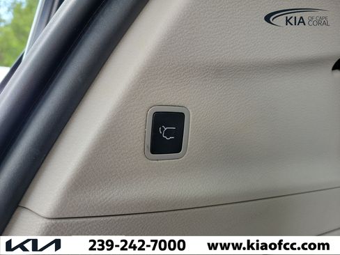 Used 2020 Chrysler Pacifica Touring-L Plus FWD image 11