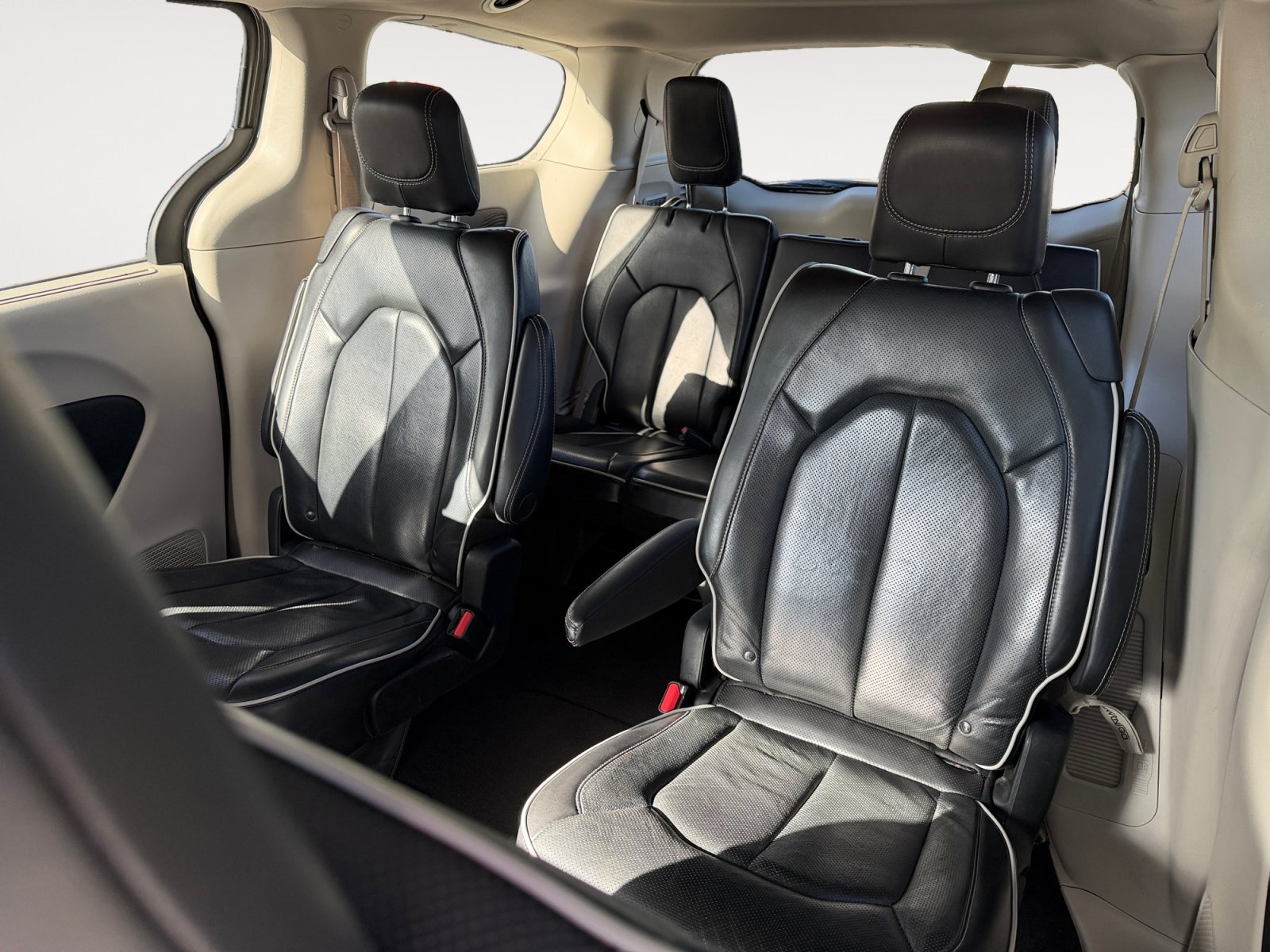 Used 2022 Chrysler Pacifica Limited FWD image 13