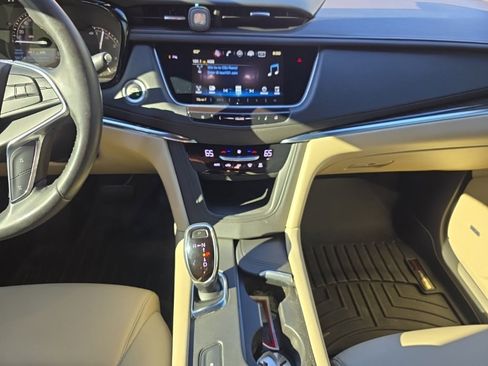 Used 2018 Cadillac XT5 FWD image 14