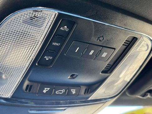 Used 2022 Jeep Grand Cherokee Laredo X AWD/4WD image 29