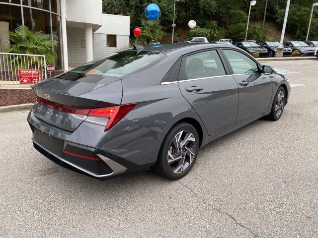 Used 2025 Hyundai Elantra SEL FWD image 6