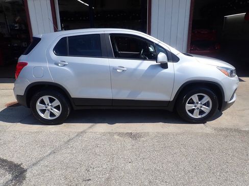Used 2019 Chevrolet Trax LS FWD image 22