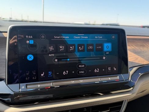 Used 2024 Volkswagen Atlas SE w/ Panoramic Sunroof Package FWD image 25