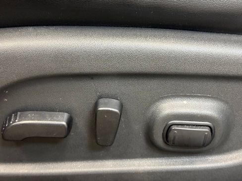 Used 2018 Nissan Pathfinder SL FWD image 11