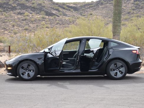 Used 2023 Tesla Model 3 Standard Range RWD image 7