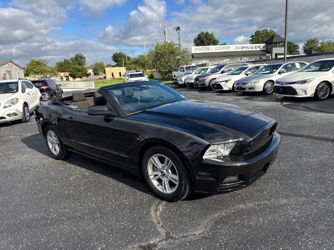 Used 2014 Ford Mustang Convertible RWD image 7