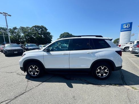 Used 2023 Honda Passport TrailSport image 2