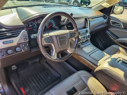 Certified 2020 GMC Yukon Denali w/ Denali Premium Package AWD/4WD image 8