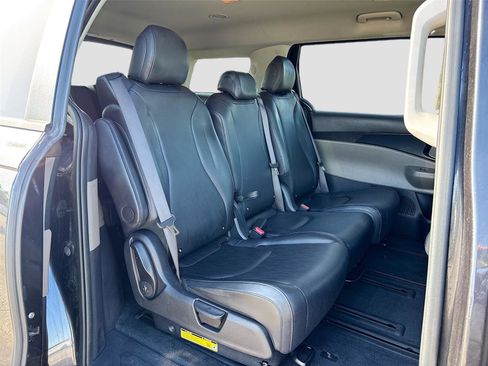 Used 2025 Kia Carnival image 28