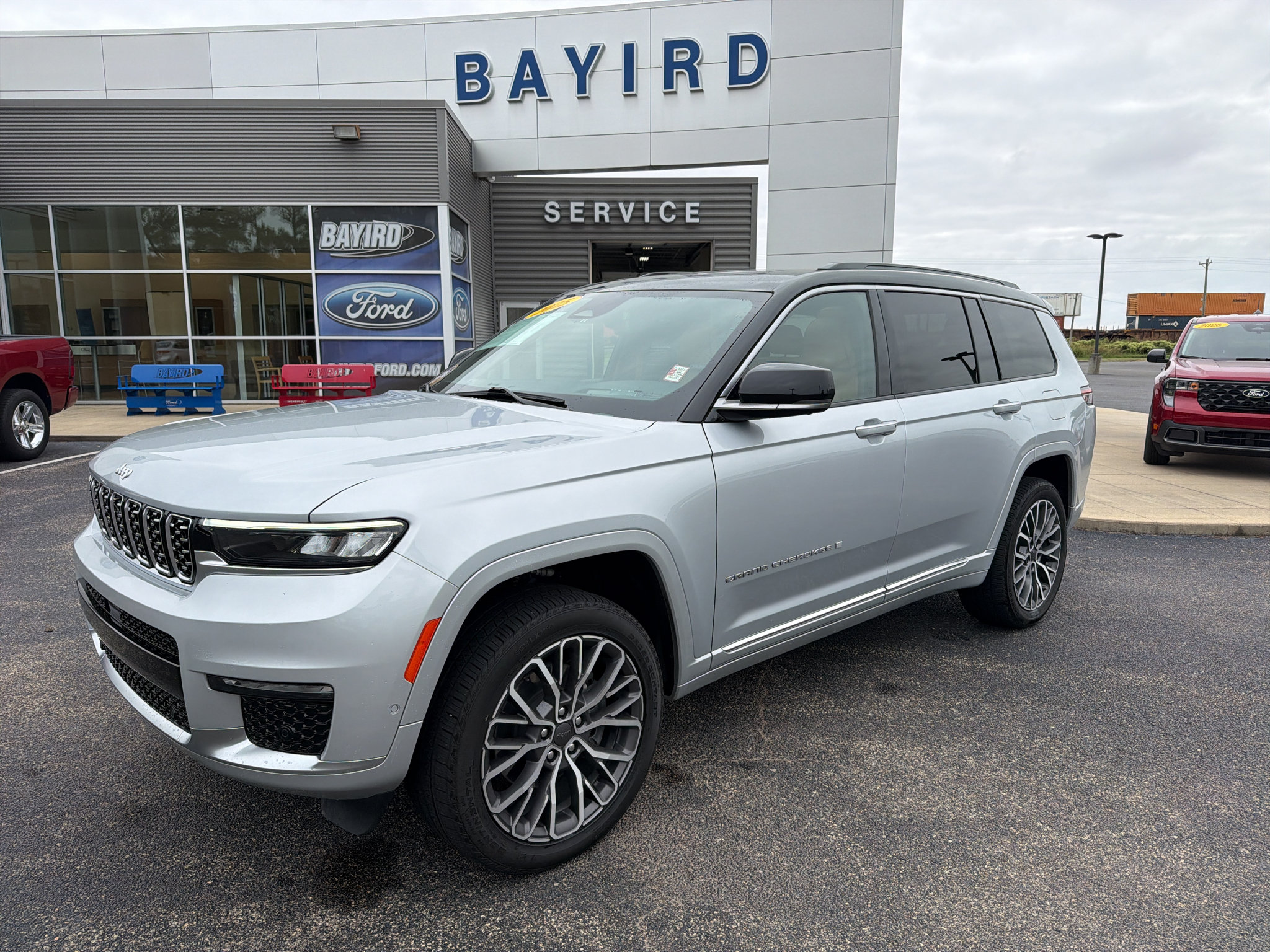 Used 2025 Jeep Grand Cherokee L Summit AWD/4WD image 1