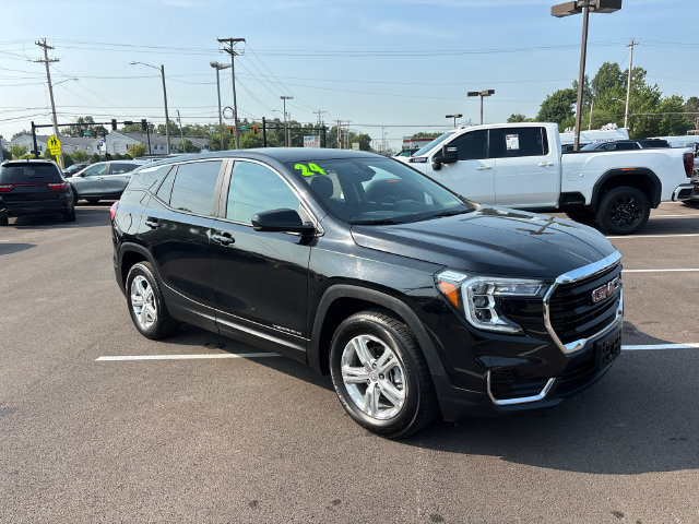Used 2024 GMC Terrain SLE AWD/4WD image 2