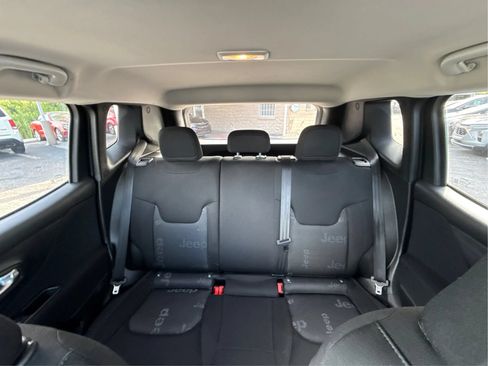 Used 2017 Jeep Renegade Latitude AWD/4WD image 19
