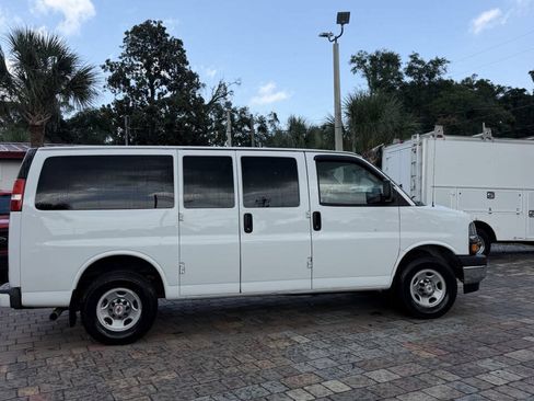 Used 2017 Chevrolet Express 2500 LT w/ LT Preferred Equipment Group RWD image 5